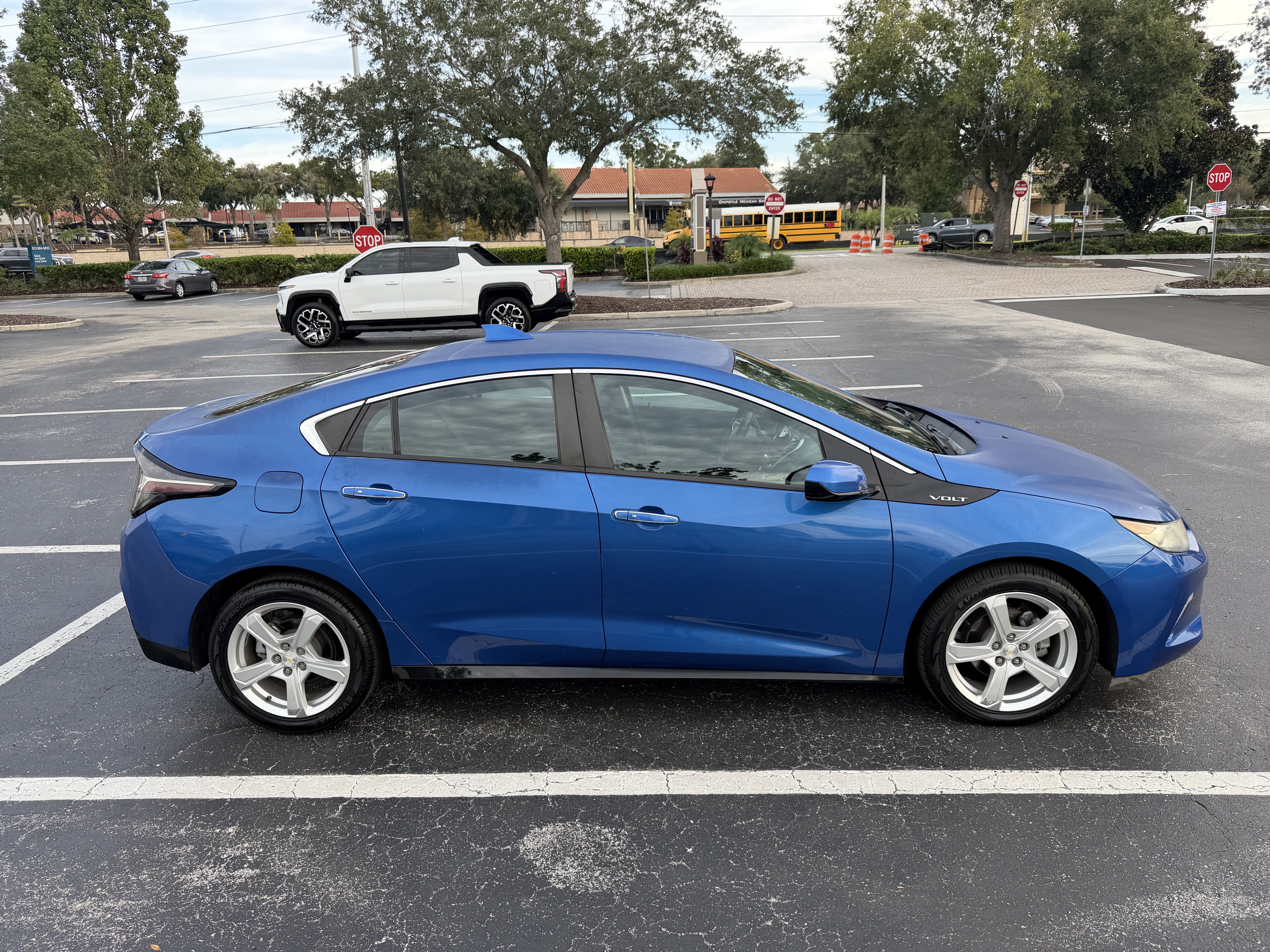 Used 2016 Chevrolet Volt LT FWD image 1