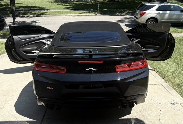 Used 2016 Chevrolet Camaro SS RWD image 2