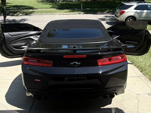 Used 2016 Chevrolet Camaro SS RWD image 2