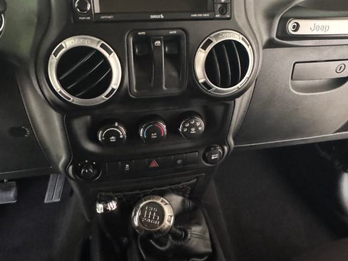 Used 2014 Jeep Wrangler Sahara w/ Connectivity Group AWD/4WD image 17
