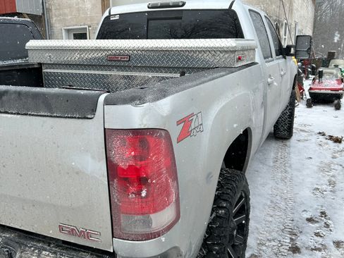 Used 2012 GMC Sierra 2500 SLT w/ Entertainment Package image 9