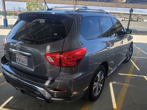 Used 2018 Nissan Pathfinder S image 12