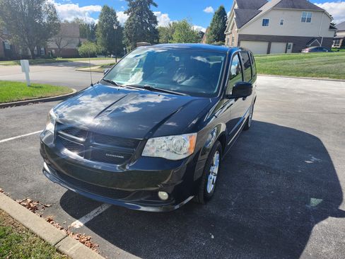 Used 2012 Dodge Grand Caravan R/T w/ Driver Convenience Group image 2