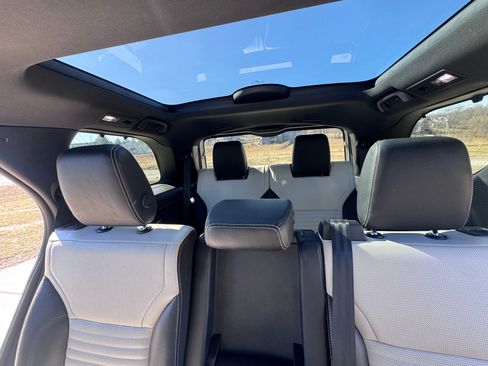 Used 2021 Land Rover Discovery S R-Dynamic image 4