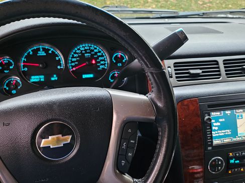 Used 2011 Chevrolet Tahoe LTZ image 12