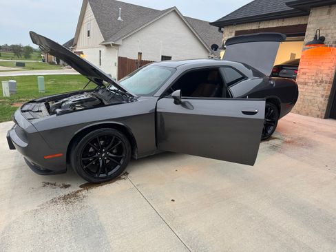 Used 2018 Dodge Challenger SXT w/ Blacktop Package RWD image 2
