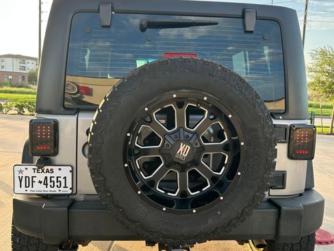 Used 2017 Jeep Wrangler Unlimited Sport w/ Max Tow Package AWD/4WD image 9