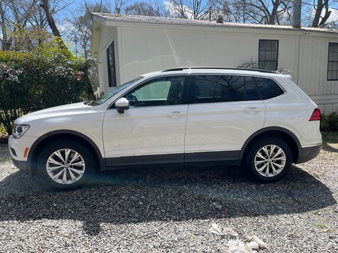 Used 2018 Volkswagen Tiguan SE image 19