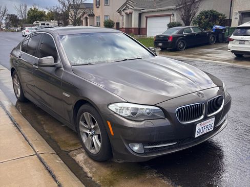 Used 2012 BMW 528i Sedan image 1