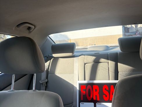 Used 2013 Kia Forte EX image 9