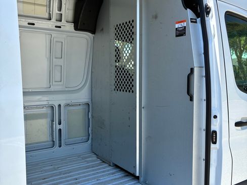 Used 2024 Mercedes-Benz Sprinter 2500 image 10