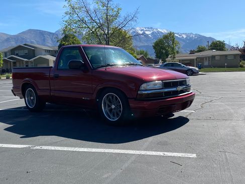Used 2001 Chevrolet S10 Pickup LS w/ Preferred Equipment Group RWD image 12