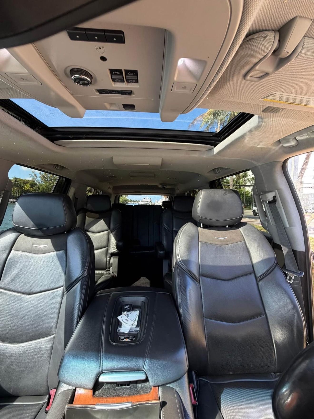 Used 2018 Cadillac Escalade ESV Luxury RWD image 12