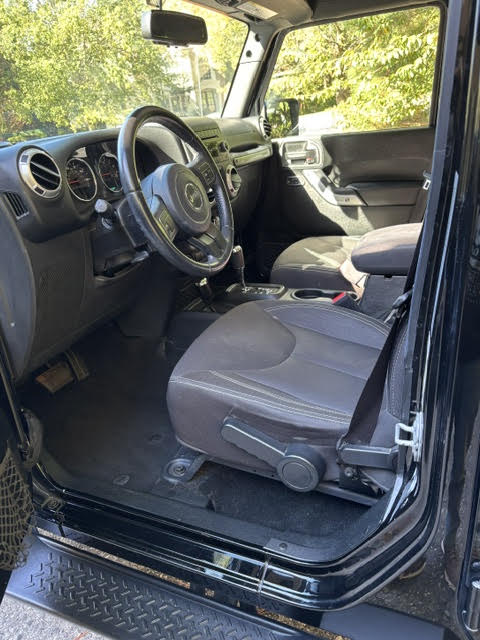 Used 2018 Jeep Wrangler Unlimited Sahara AWD/4WD image 12