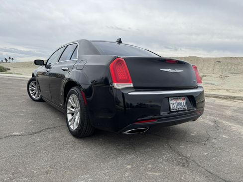 Used 2016 Chrysler 300 C image 4