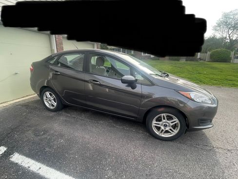 Used 2017 Ford Fiesta SE FWD image 1