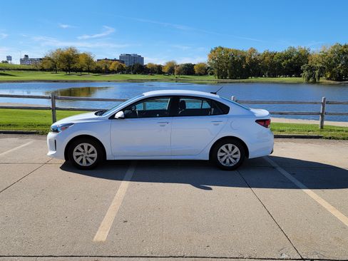 Used 2020 Kia Rio S image 2