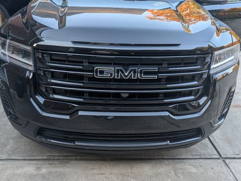 Used 2023 GMC Acadia SLT w/ Elevation Edition image 5