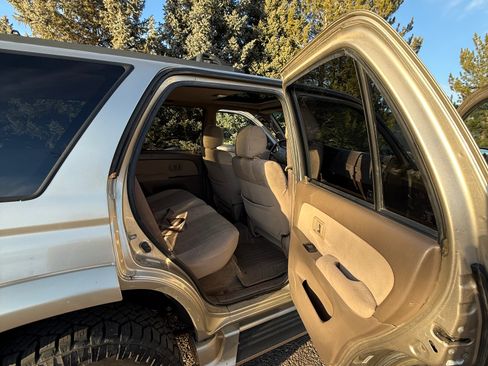 Used 2002 Toyota 4Runner SR5 image 11