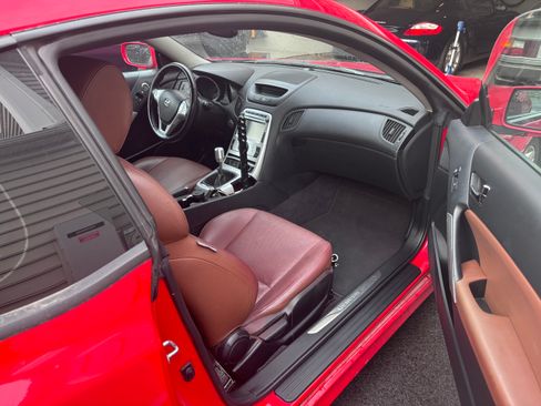 Used 2010 Hyundai Genesis 3.8 RWD image 18