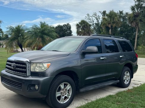 Used 2013 Toyota Sequoia SR5 RWD image 1
