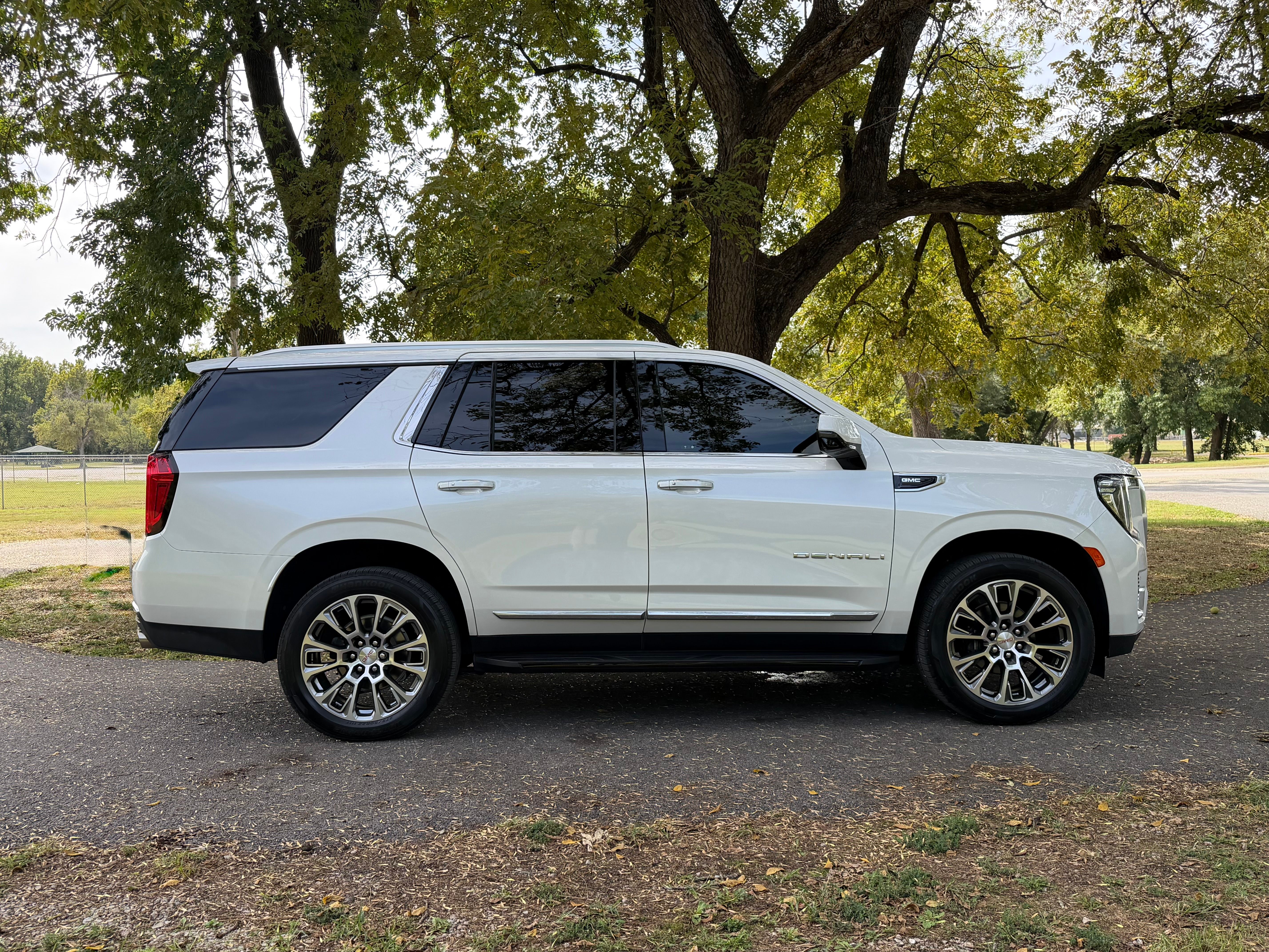 Used 2023 GMC Yukon Denali AWD/4WD image 8