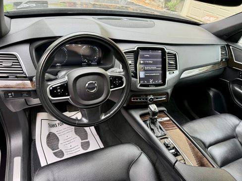 Used 2018 Volvo XC90 T6 Momentum w/ Convenience Package AWD/4WD image 6