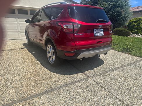 Used 2018 Ford Escape Titanium w/ Ford Safe & Smart Package AWD/4WD image 4