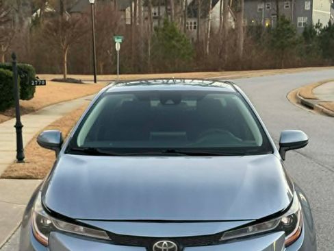 Used 2020 Toyota Corolla LE image 1
