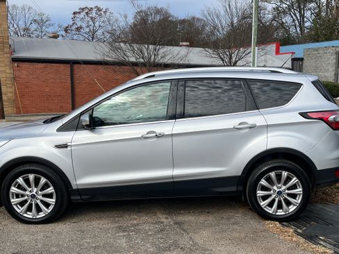 Used 2017 Ford Escape Titanium image 1