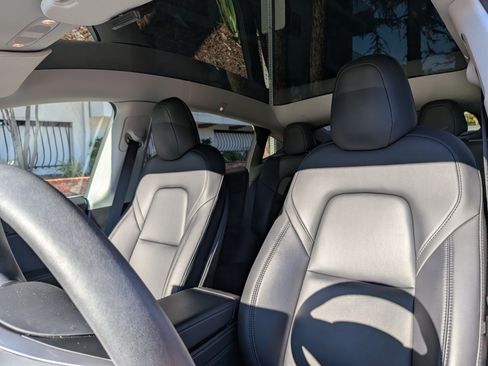 Used 2023 Tesla Model Y Long Range image 24