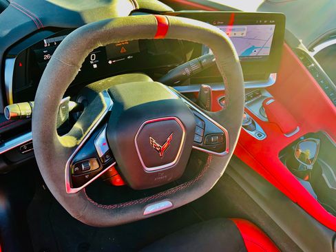 Used 2024 Chevrolet Corvette Z06 image 9