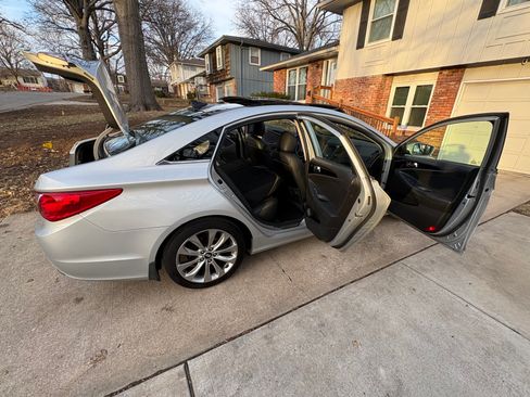 Used 2013 Hyundai Sonata Limited w/ Premium Pkg image 9