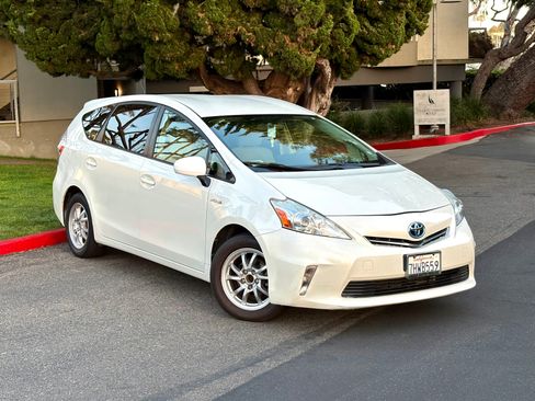 Used 2014 Toyota Prius V Two FWD image 2