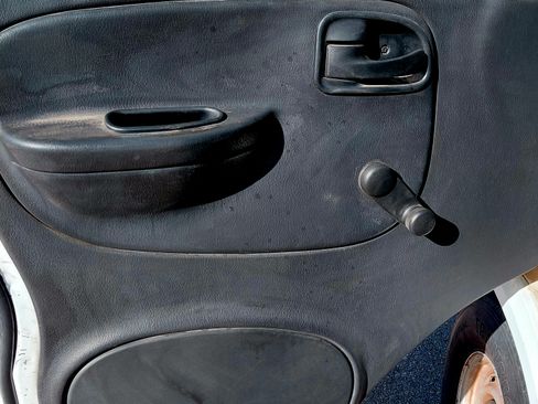 Used 2001 Dodge B3500 image 20