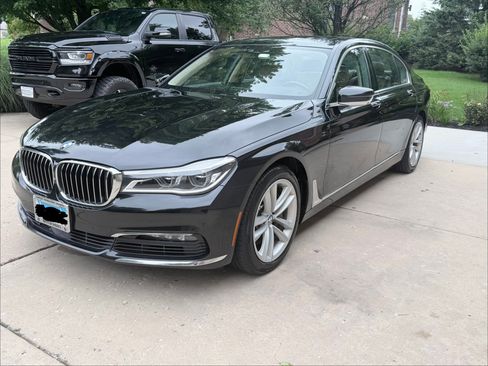 Used 2017 BMW 750i xDrive AWD/4WD image 1