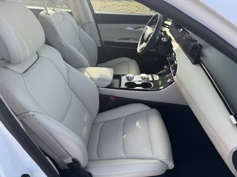 Used 2026 Genesis GV70 2.5T image 11