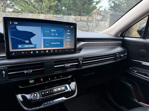 Used 2023 Lincoln Corsair Reserve w/ Equipment Group 201A image 13