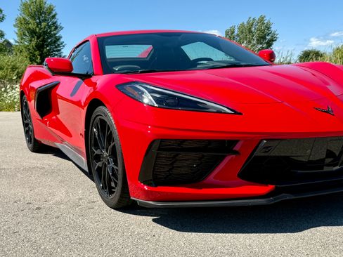 Used 2023 Chevrolet Corvette Stingray Premium Conv w/ Z51 Performance Package RWD image 4