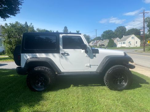 Used 2012 Jeep Wrangler Sport w/ Connectivity Group AWD/4WD image 5