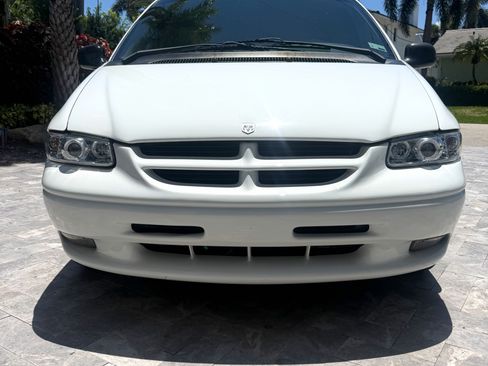 Used 1996 Dodge Caravan ES FWD image 2