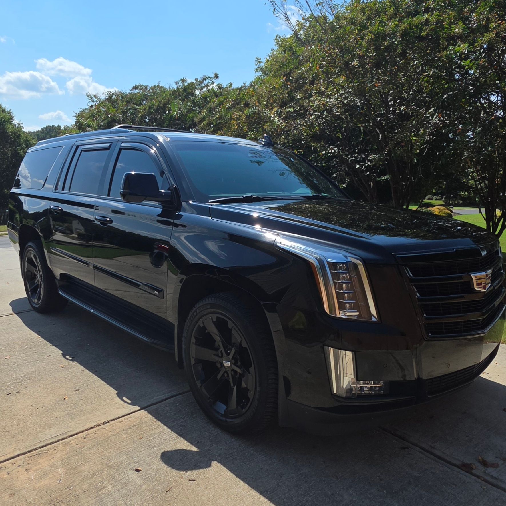 Used 2018 Cadillac Escalade ESV Luxury AWD/4WD image 1