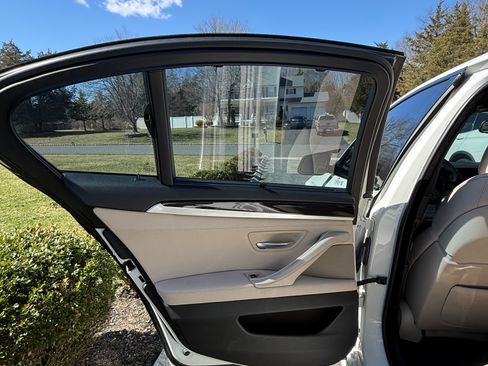 Used 2012 BMW 550i xDrive Sedan image 12