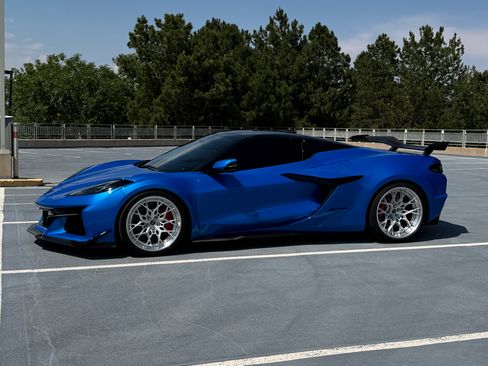 Used 2024 Chevrolet Corvette Z06 w/ Z07 Performance Package RWD image 4