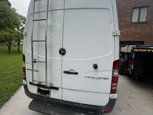 Used 2015 Mercedes-Benz Sprinter 2500 image 9