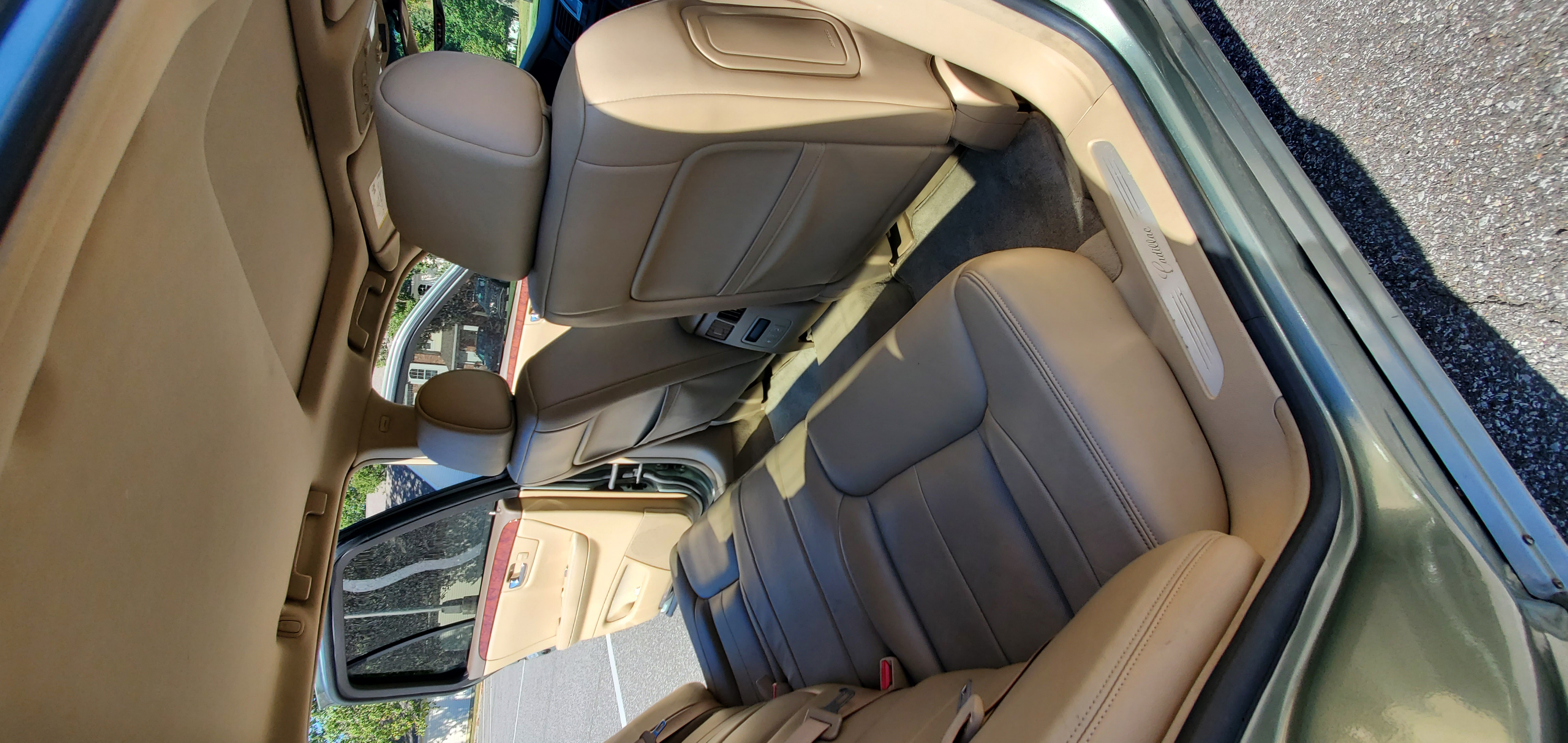 Used 2006 Cadillac DTS w/ Sun And Navigation Package FWD image 11