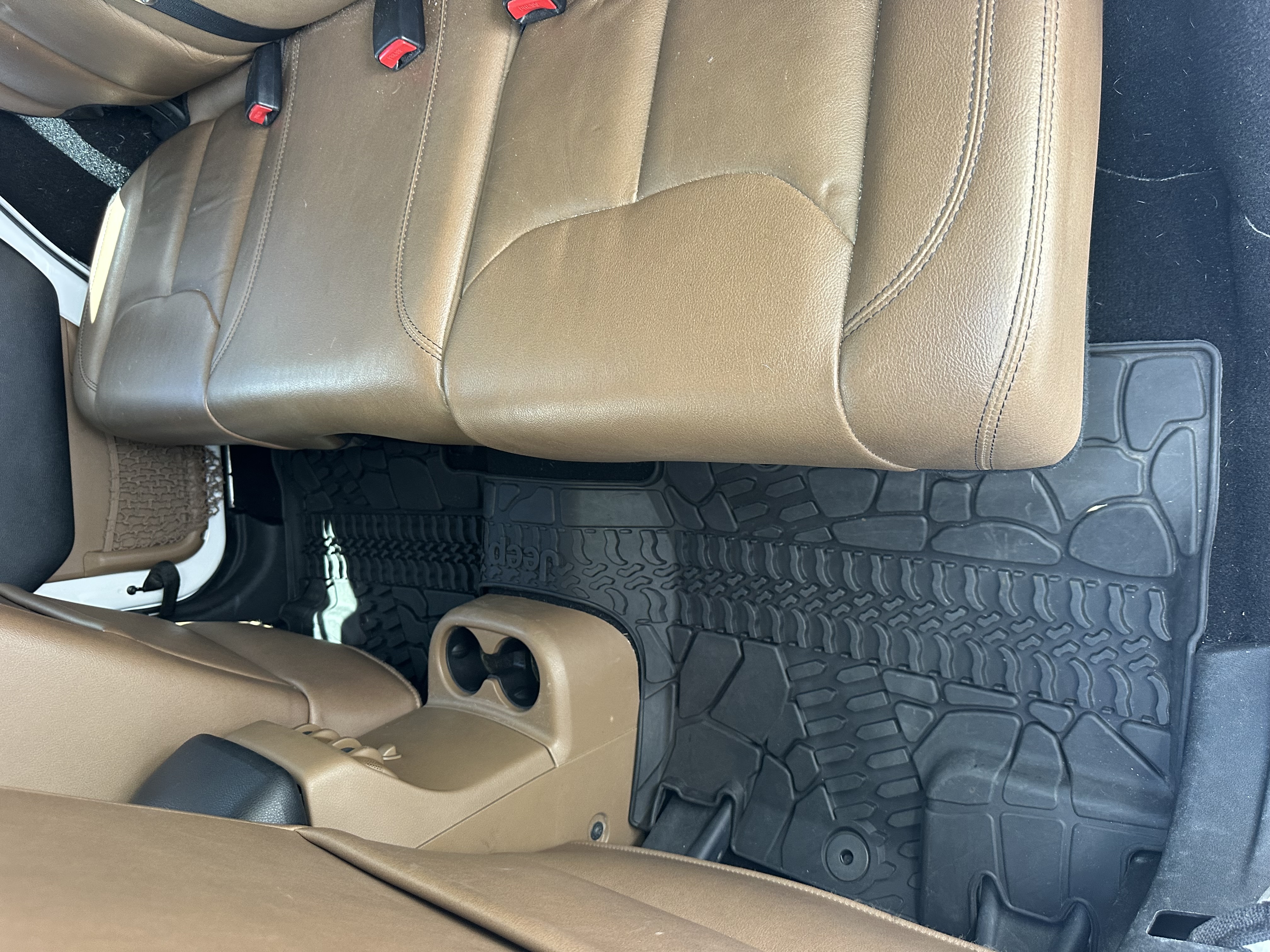 Used 2018 Jeep Wrangler Unlimited Sahara w/ Max Tow Package AWD/4WD image 2