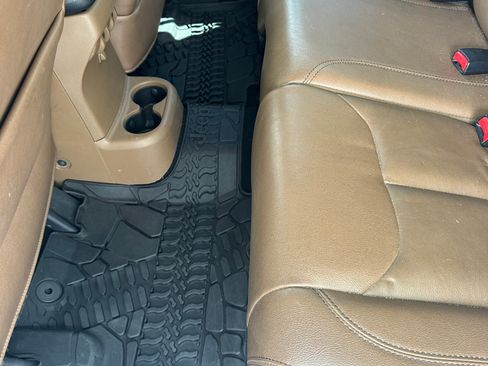 Used 2018 Jeep Wrangler Unlimited Sahara w/ Max Tow Package AWD/4WD image 2