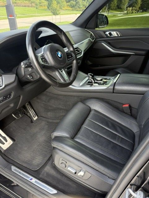 Used 2022 BMW X5 xDrive40i w/ M Sport Package AWD/4WD image 11