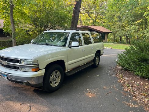 Used 2004 Chevrolet Suburban LT w/ Preferred Equipment Group image 12